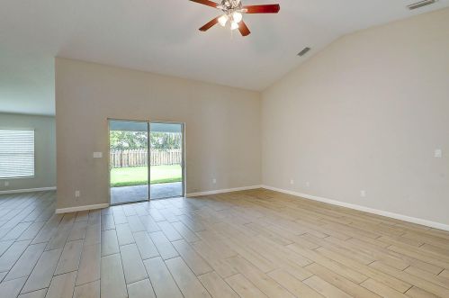 517 Ray Ave, Fort Pierce FL  34983-2949 exterior