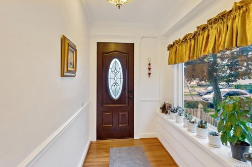 93 Brookside Ave, Mount Vernon NY 10553-1318 exterior