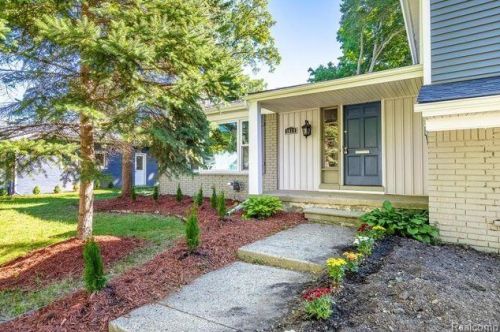 1019 Glenhurst Dr, Bham MI  48009-2936 exterior