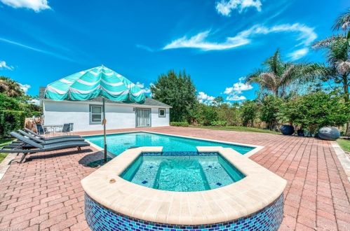 2940 8 Ave, Naples FL 34120-4920 exterior