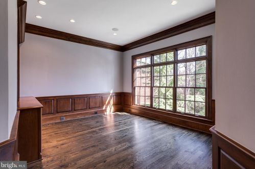 884 Alvermar Rdg Dr, Mc Lean VA 22102-1435 exterior