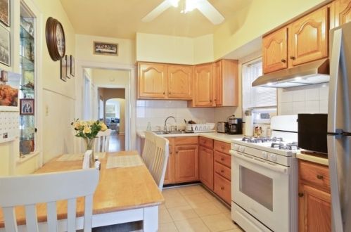 5418 Artesian Ave, Chicago IL 60625-2202 exterior