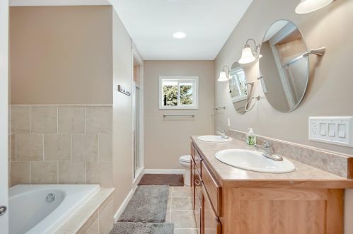 8015 Comstock Ct, South Saint Paul MN 55076-3332 exterior