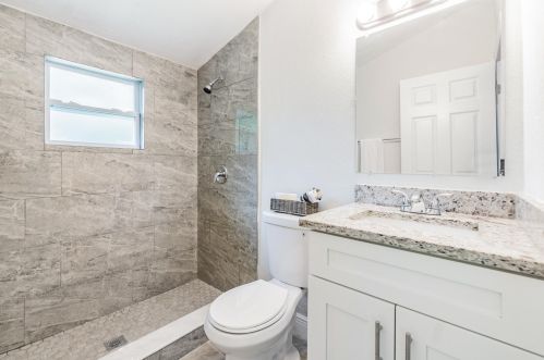 703 Lake Ave, Tampa FL  33603-5007 exterior