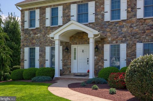 153 Huntingwood Dr, Lancaster, PA 17602-1396