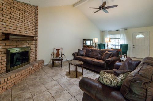 3345 Pne Grv Dr, Huntsville TX 77340-8937 exterior