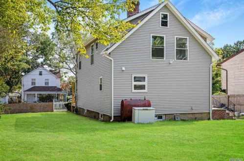 71 8 Ave, Huntington Station NY 11746-2210 exterior