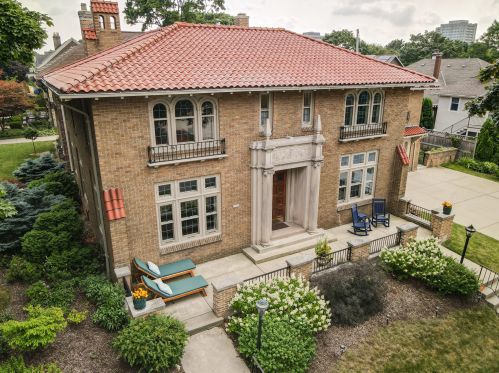 2723 Edgewood Ave, Milwaukee WI  53211-2913 exterior