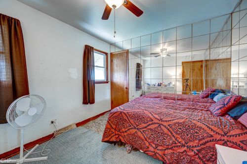 4500 Ln Crosse Ave, Chicago IL 60646-4922 exterior