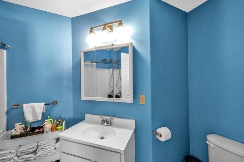 51 Clarendon Ave, Chicopee MA 01013-1839 exterior