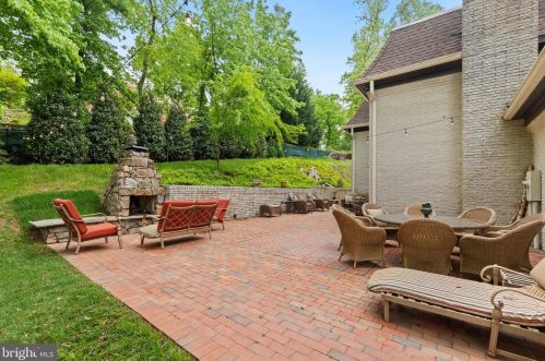 8751 Brook Rd, Mc Lean VA  22102-1507 exterior