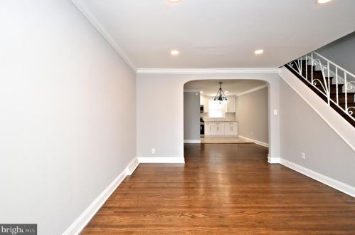 8721 Jackson St, Philadelphia PA 19145-2427 exterior