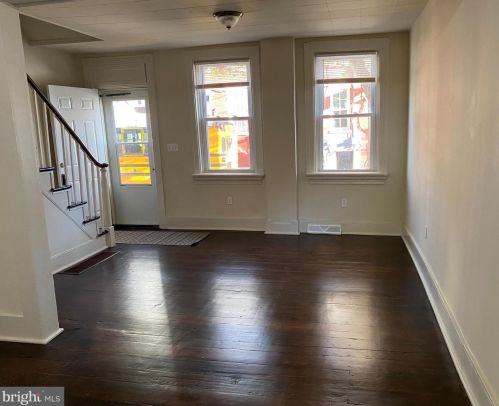 469 Manor St, Lancaster PA  17603-5249 exterior