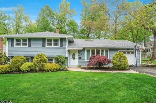 120 Hampton Dr, Berkeley Heights, NJ 07922-2527