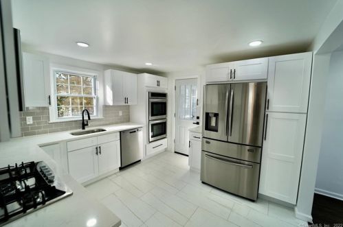 10 Belvedere Rd, North Haven, CT 06473-3911