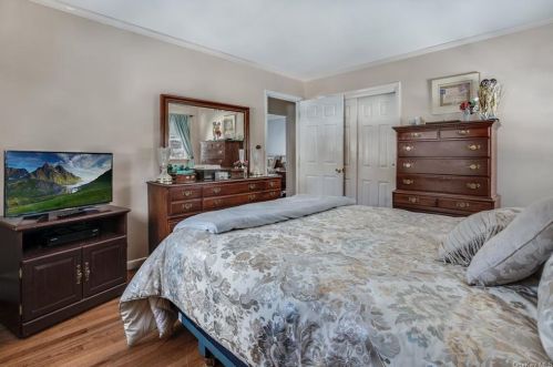 102 Meadow Ln, Poughkeepsie NY 12603-3278 exterior