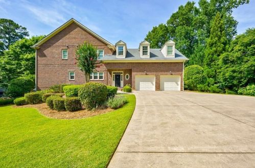 2039 Fisher Trl, Atlanta, GA 30345-3464