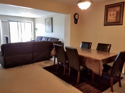 3217 Bryn Mawr Ave, Chicago, IL 60659-3663