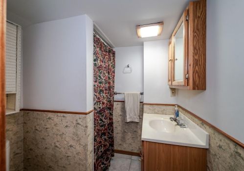 2093 Emerald Ln, Saint Paul MN 55122-2810 exterior