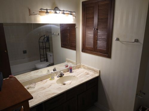 6028 Prt Ave, Milwaukee WI 53223-4120 exterior