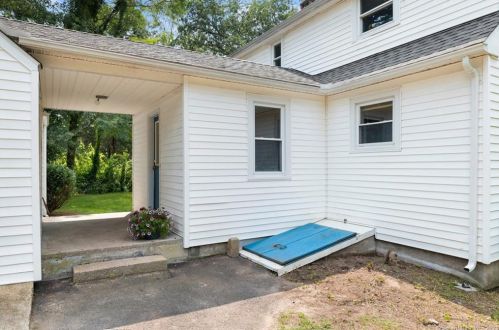 291 Elm St, Enfield CT 06082-3627 exterior