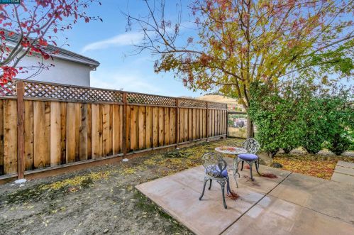 985 Rolling Wood Way, Concord CA 94521-5420 exterior