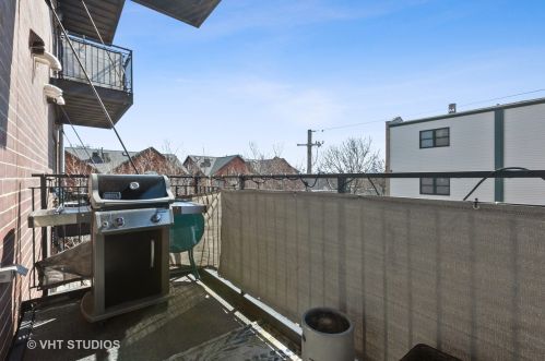 1857 Diversey Pkwy, Chicago IL  60614-1011 exterior