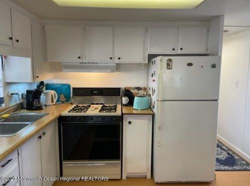 10 Helen Ave, Jackson Twp NJ 08527-3110 exterior