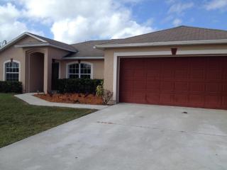 196 Ridgecrest Dr, Fort Pierce FL  34953-7576 exterior
