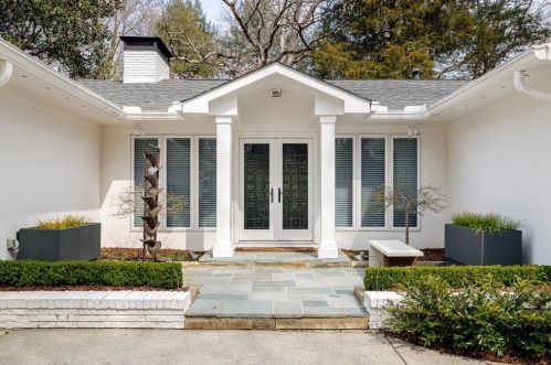 604 Conway Forest Dr, Atlanta, GA 30327-3550