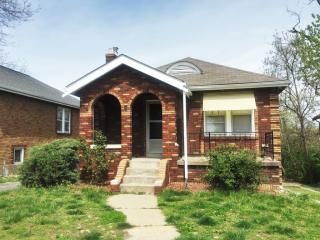 215 Emerling Dr, Saint Louis MO  63121-1021 exterior