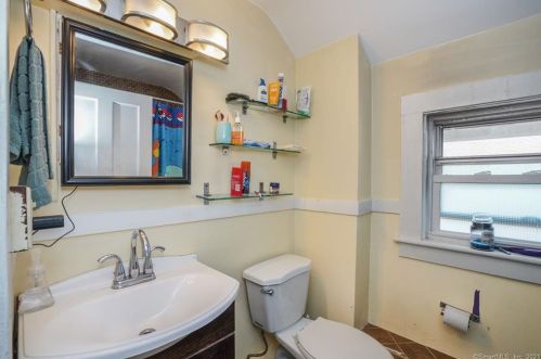 62 Eldridge St, Manchester CT 06040-5551 exterior