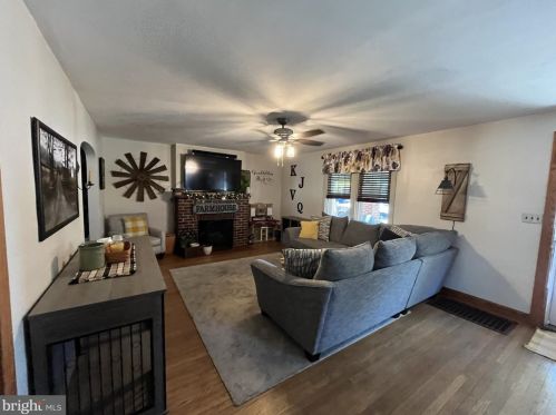 132 Meade Ave, Hanover, PA 17331-3624