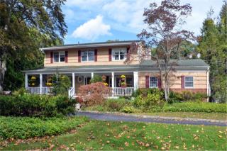 55 Circle Rd, Syosset NY  11791-2302 exterior
