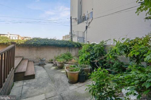 131 Greenwich St, Philadelphia PA 19147-6023 exterior