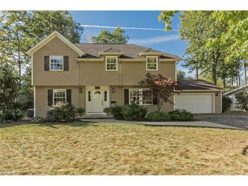 5316 Chickadee Ln, Cleveland, OH 44124-2733