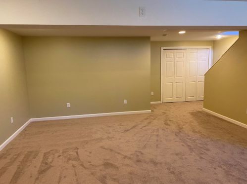 24 Morrison Ln, Dover NH 03820-3654 exterior