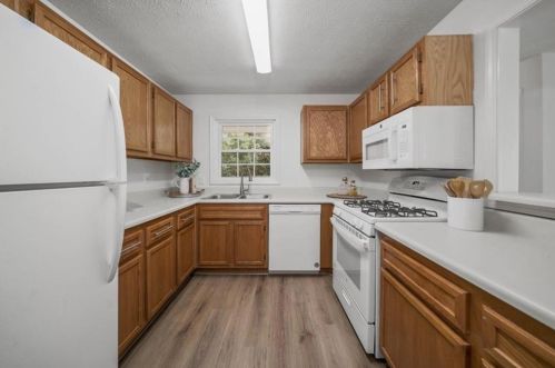 608 Berkeley Wood Dr, Duluth GA 30096-6360 exterior