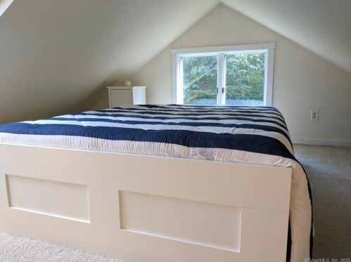 11 Mtn Rd, Wilton CT 06897-4912 exterior