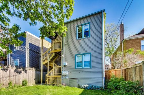 2836 Lunt Ave, Chicago IL 60645-2917 exterior