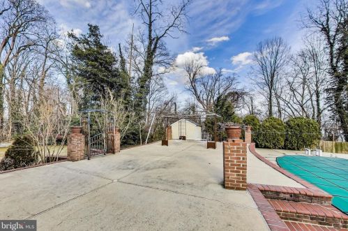 1101 Morningside Ln, Alexandria VA 22308-1042 exterior