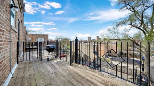 544 44th St, Chicago IL  60653-4852 exterior