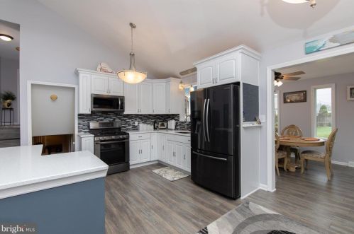 18 Trinity Ln, Blenheim NJ exterior