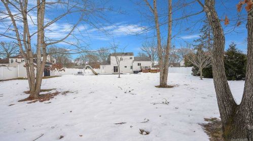 700 Locust Ave, Bohemia NY 11716-2183 exterior