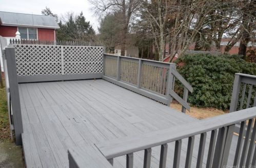 47 Heron Rd, Enfield CT 06082-4002 exterior