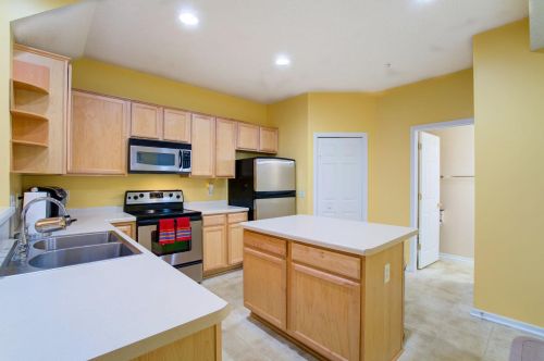 803 Braunworth Ct, Chaska MN 55318-3242 exterior