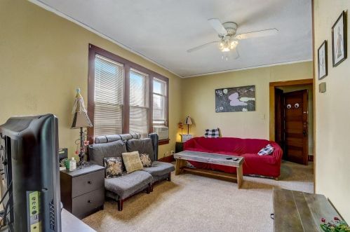 2943 Newhall St, Milwaukee WI 53211-3224 exterior