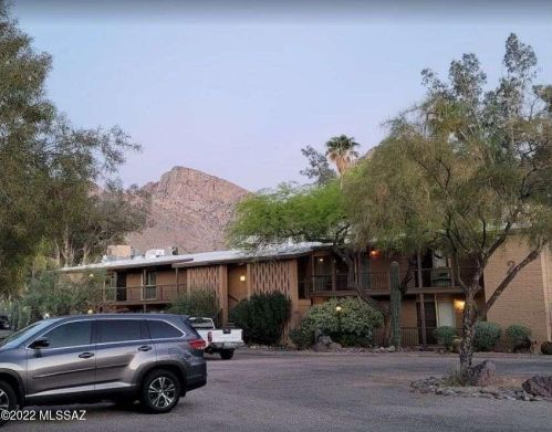 2 Greenock Dr, Tucson, AZ 85737-7629