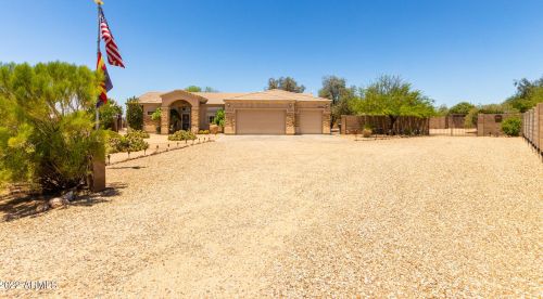 39520 1st St, Phoenix, AZ 85086-6446