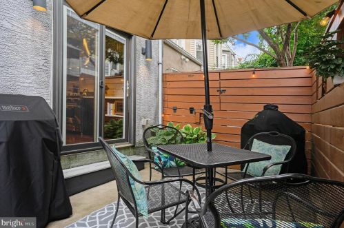 2225 Christian St, Philadelphia PA 19147-3710 exterior